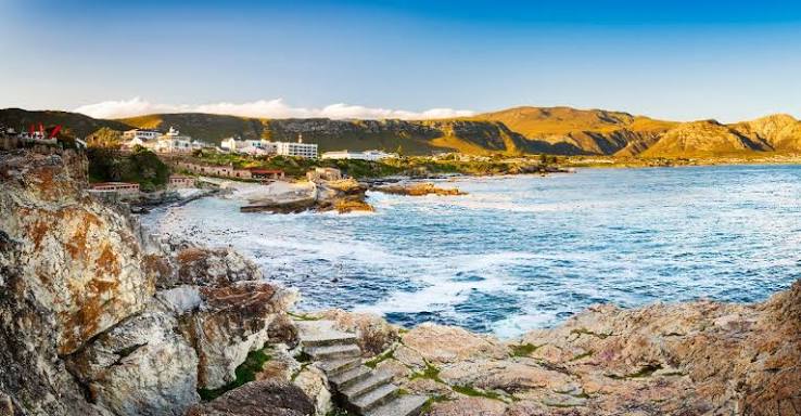 Rocky Walker Bay coastline near Hermanus